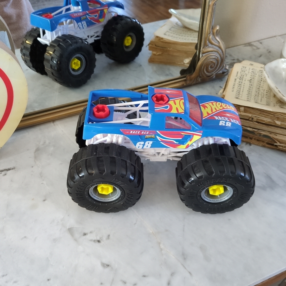 Hot Wheels 1:16 Ready to Race Builder Monster Truck Race Ace #68 Take a Part